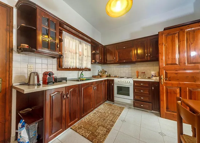 Tatil Evi Neva's Kompítsion