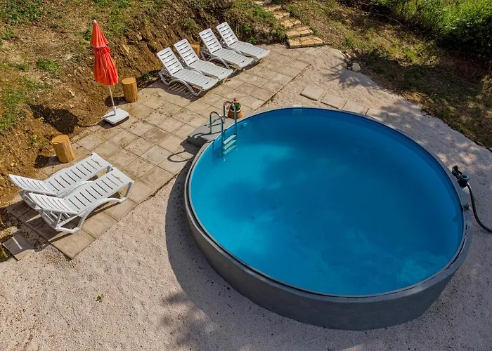 Neva's Tatil Evi Kompítsion