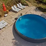 Neva's Tatil Evi Kompítsion
